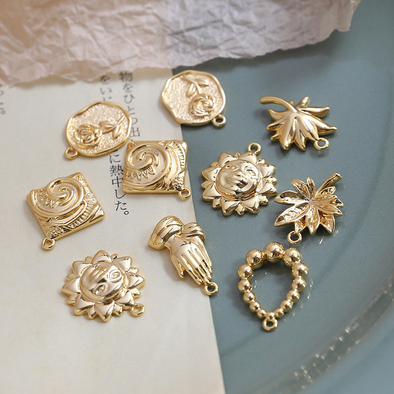 4g Weight Charms, Jewelry Accessories Classification 1 Piece Quantity Copper Material Sun, Maple Leaf, Rose Pattern Retro Style 1 Piece Copper Sun Maple Leaf Rose 2