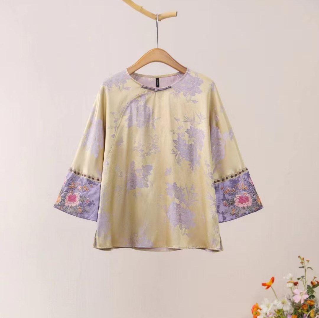 Spring design retro shirt with a round collar