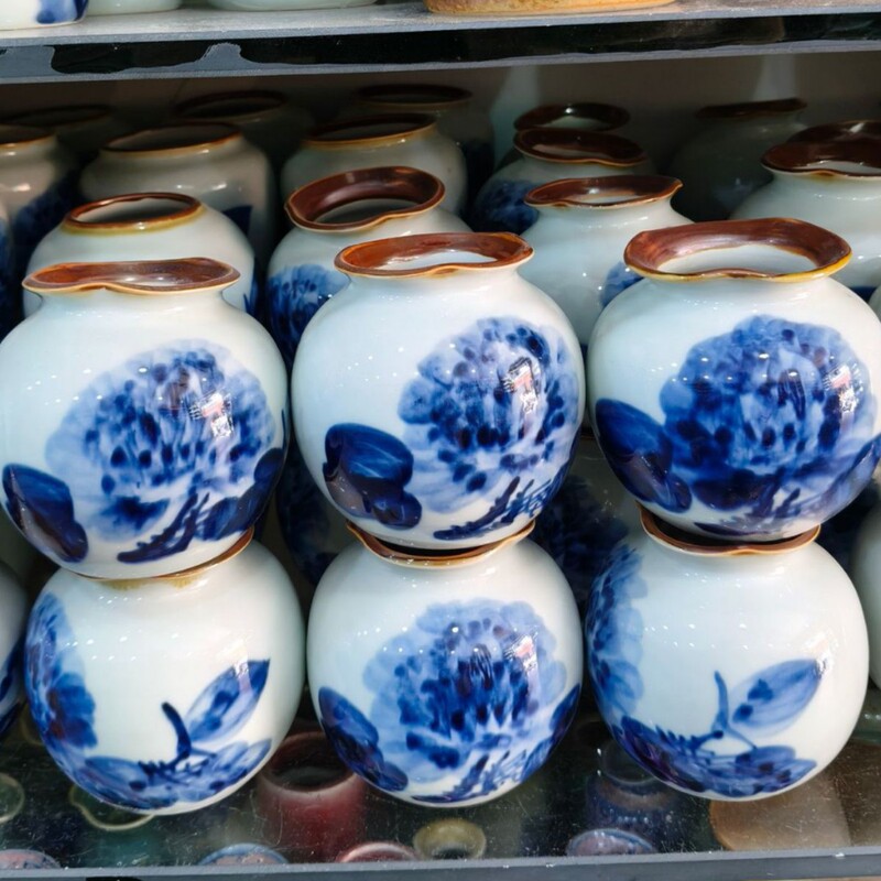Jingdezhen Hand-Painted Blue and White Porcelain Retro Original Small Vase High Temperature Underglaze Color Dried Flower Vessel Desktop Ceramic Ornaments Jingdezhen Hand-Painted Blue and White Porcelain Retro Original Small Vase High Temperature Underglaze Color Dried Flower Vessel Desktop Ceramic Ornaments