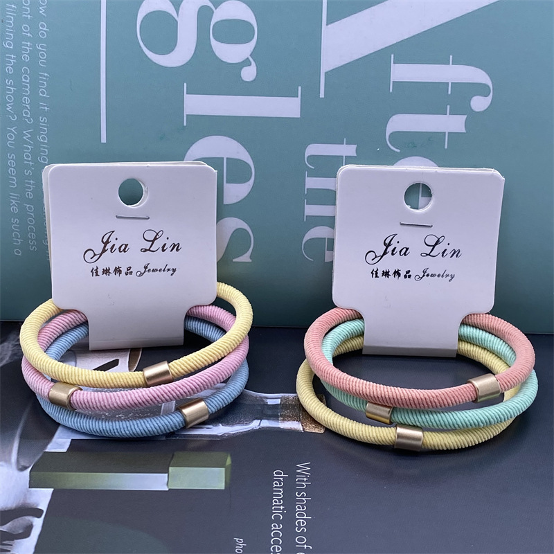 Tarjeta de montaje Chanel estilo de alta calidad letra cuerda de pelo estilo occidental grande intestino bolas banda de pelo banda simple de alta gama de goma para mujeres