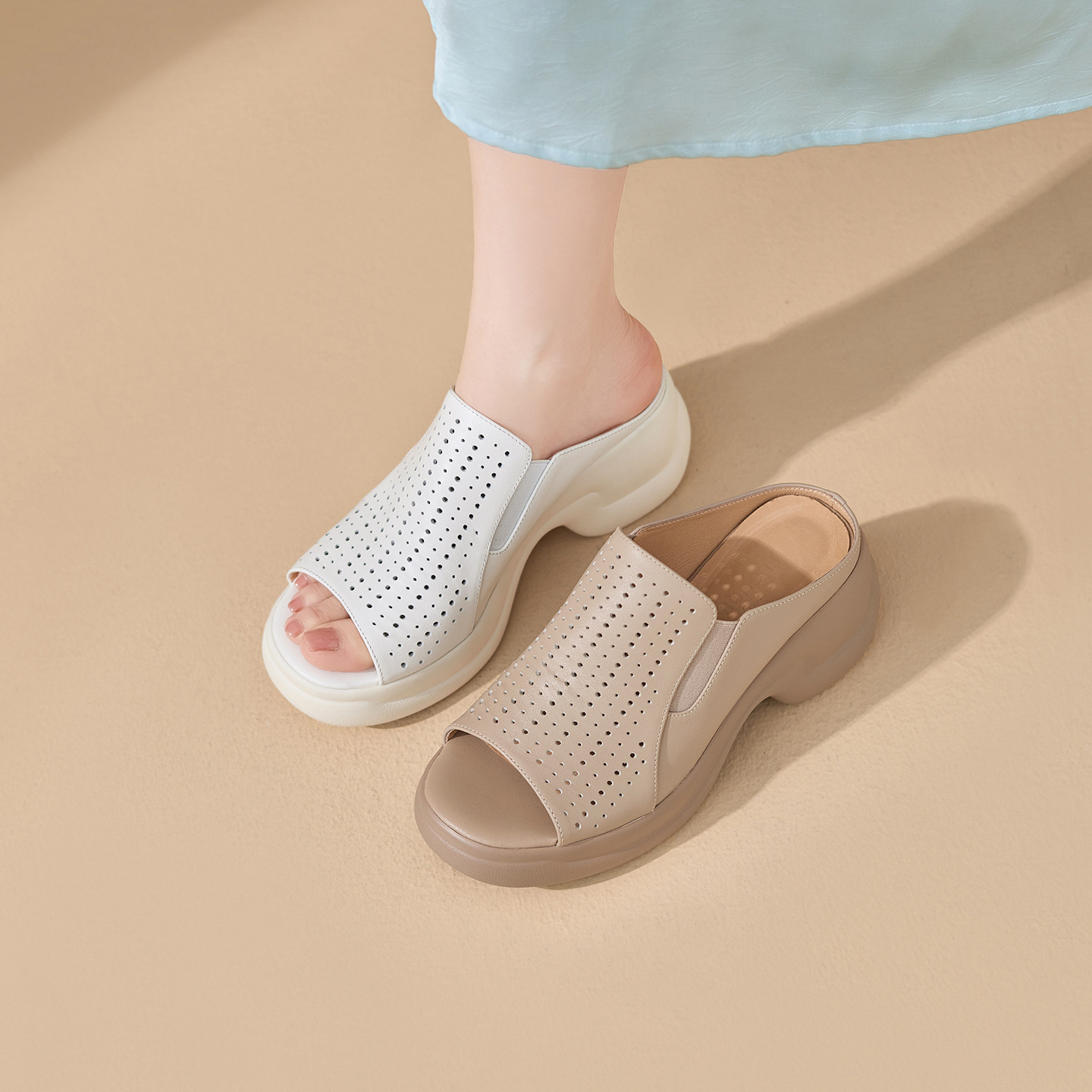 Dép sandal nữ da bò đục lỗ đế xuồng cao gót 9 cm — màu trắng ngà