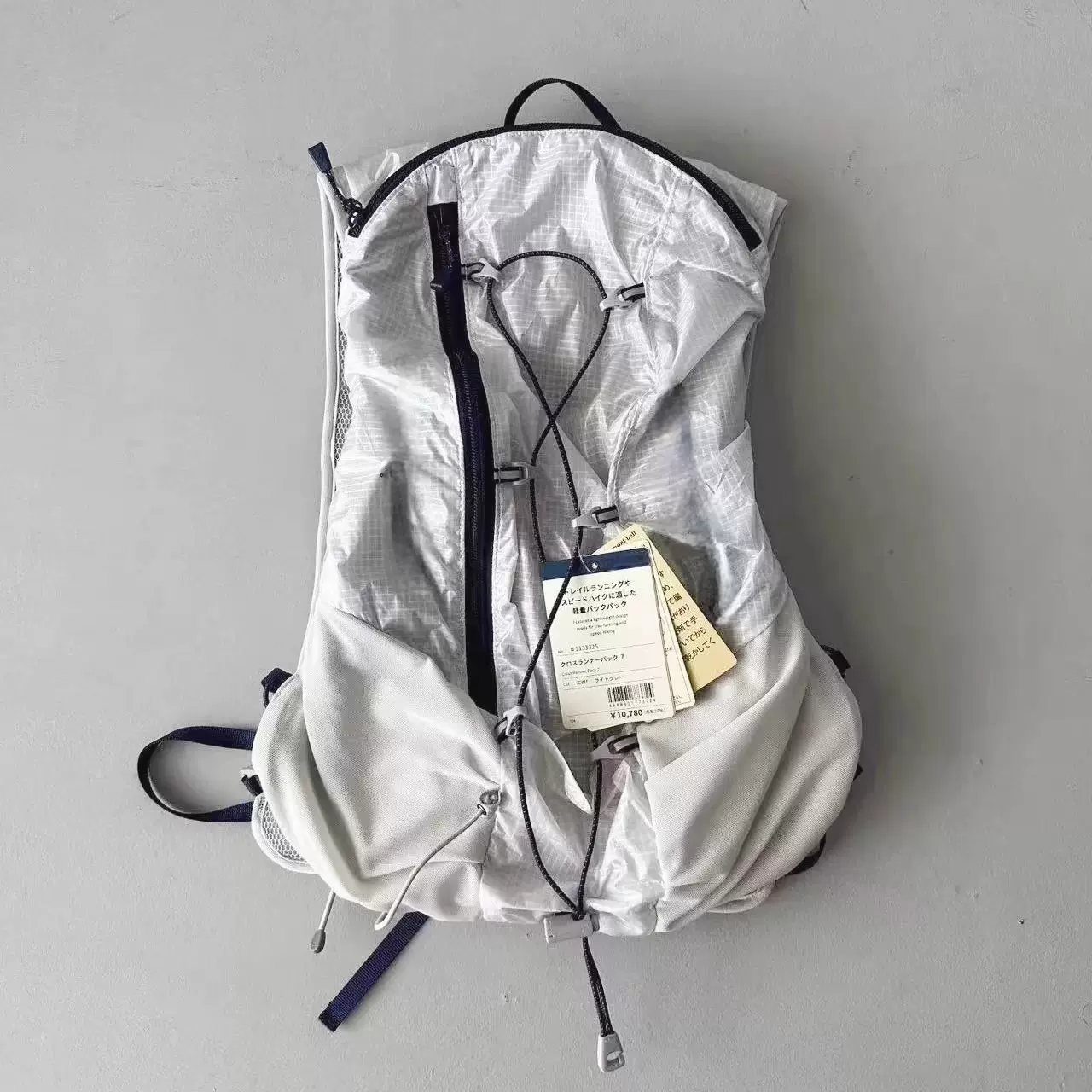 防水外贸超轻减负户外徒步pu背包登山防泼水男女大容量时尚双肩包