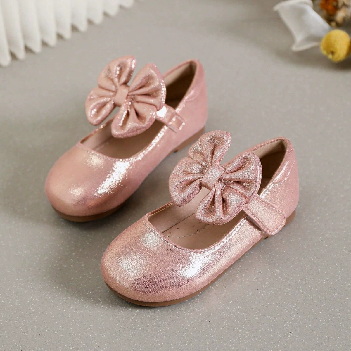 Трансграничная внешняя торговля французская сладкая банта мягкая подошва принцесса маленькая кожаная обувь мода дикая иностранная плоская обувь для девочек