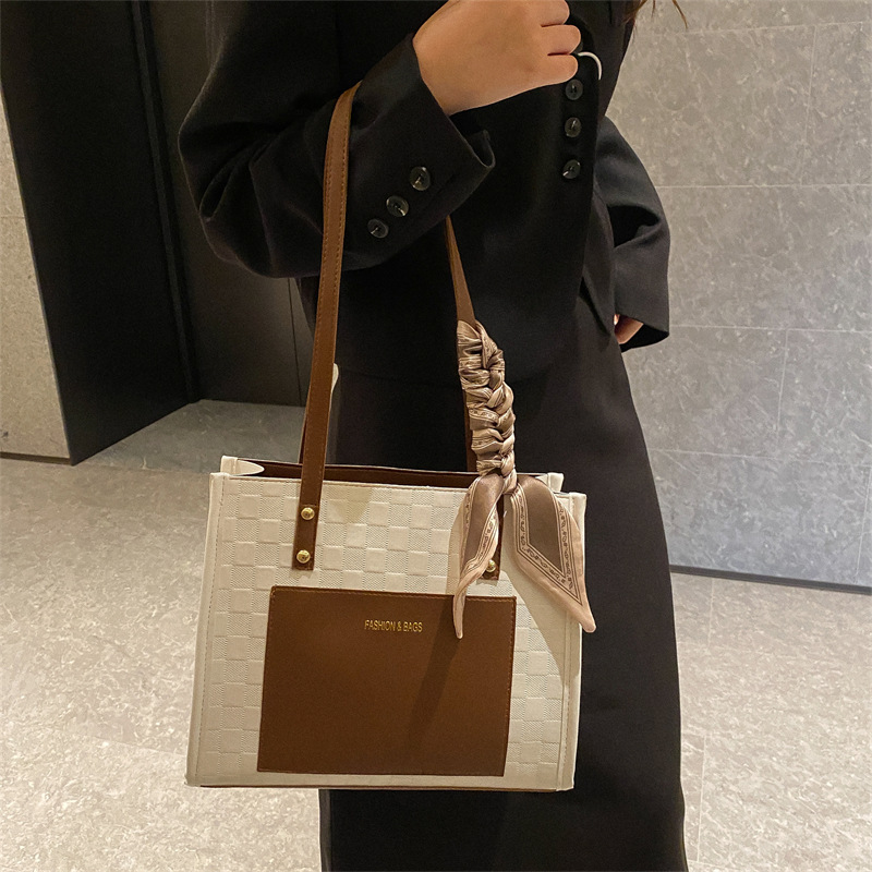 Women's Large All Seasons Pu Leather Color Block Fashion Ribbon Square Zipper Tote Bag display picture 1