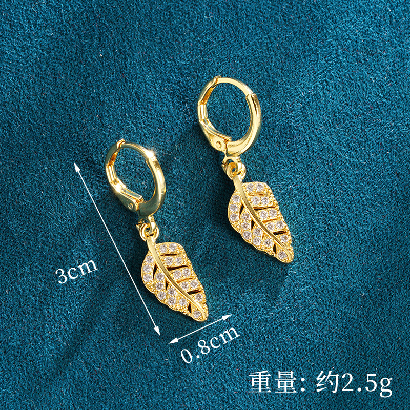 Collar de oro de arena vietnamita, pendientes de hojas de diamantes de color de lujo ligero de nicho, sentido del diseño, joyería de moda femenina que no se desvanece durante mucho tiempo