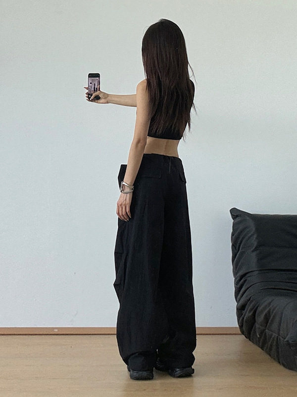 痩せて見えるカジュアルパンツ夏のズボンはゆったりしています。|undefined