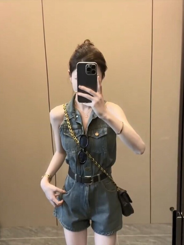 Summer Retro Spicy Girl Halter Neck Pocket Sleeveless Vest High-Waisted Wide-Leg Shorts Cool and Stylish Petite Denim Set