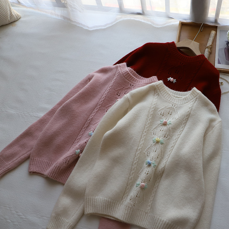 Winter cute knitted sweater with a round collar with diamond pattern