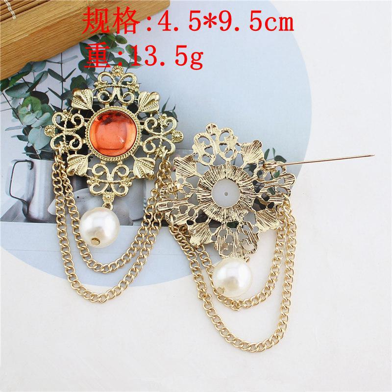 Vintage-Barock-Brosche im koreanischen Stil mit Perlen, hohler Kette und Quaste – ein Schmuckstück im luxuriösen Design._voghion.com