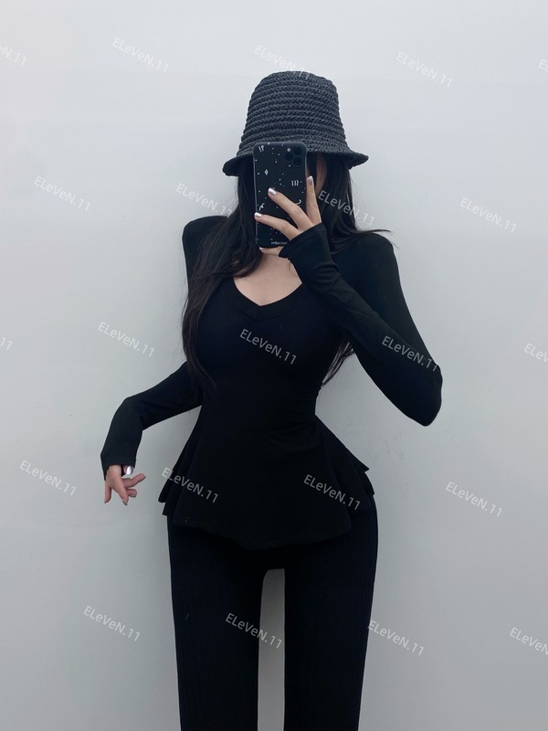 基本模型是惊人的！显瘦版~掐腰V领设计右肩长袖t恤配底裤衬衫|undefined
