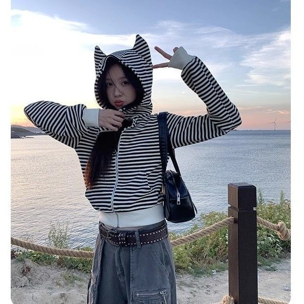 2024 New Design Sense Striped Small Devil Corner Hooded Sweatshirt Women's Early Autumn Small Casual Short Jacket 2024 New Design Sense Striped Small Devil Corner Hooded Sweatshirt Women's Early Autumn Small Casual Short Jacket
