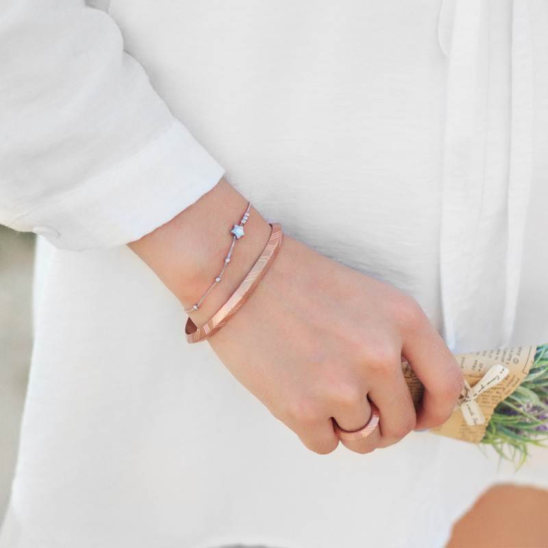 Pulsera de titanio de acero de los hombres Pulsera abierta simple europea y americana Triángulo de las mujeres rombo línea geométrica pulsera de la marca de moda joyería