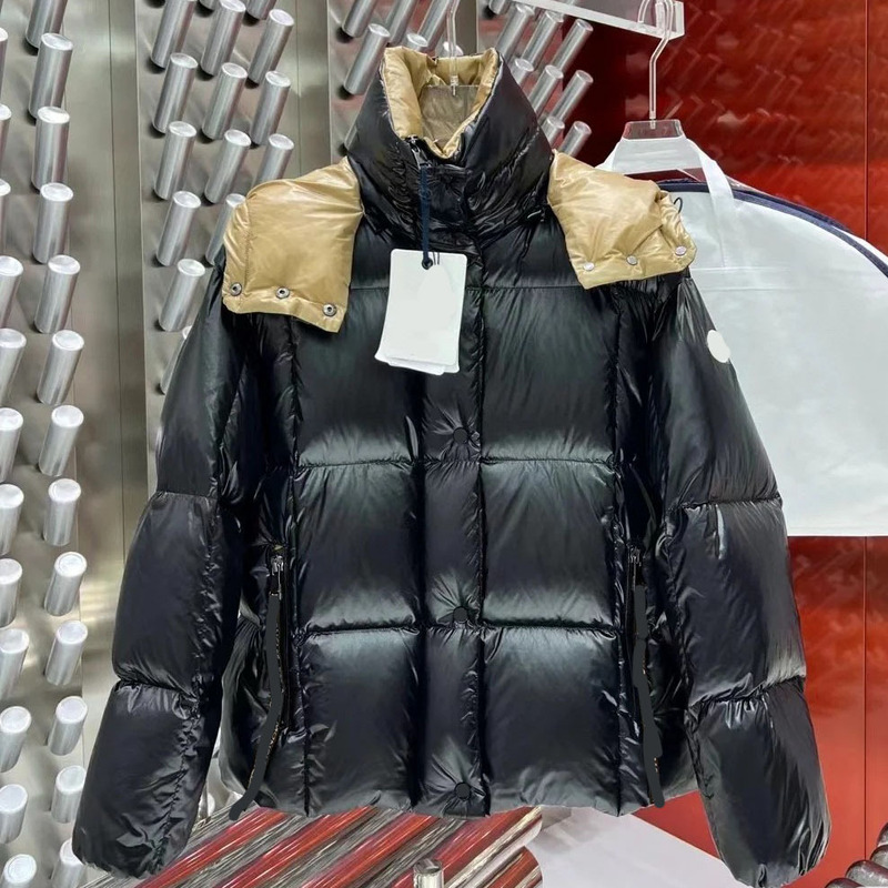 Mengjia shiny lacquered nylon black and gold contrast short down jacket for women, Parana hot style short puffer jacket