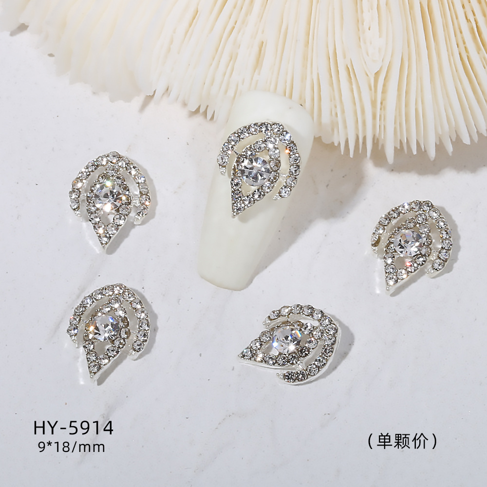 Venta caliente taladro de uñas arco de plata joyería tridimensional flash diamante esmalte de uñas decorativo diamante acabado pieza de uñas traje de joyería