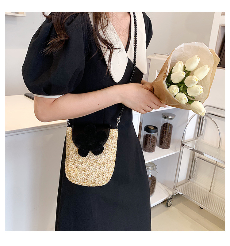 Phone Holder Small Women 2022 New Pearl Chain Straw Mini Messenger Bag display picture 1