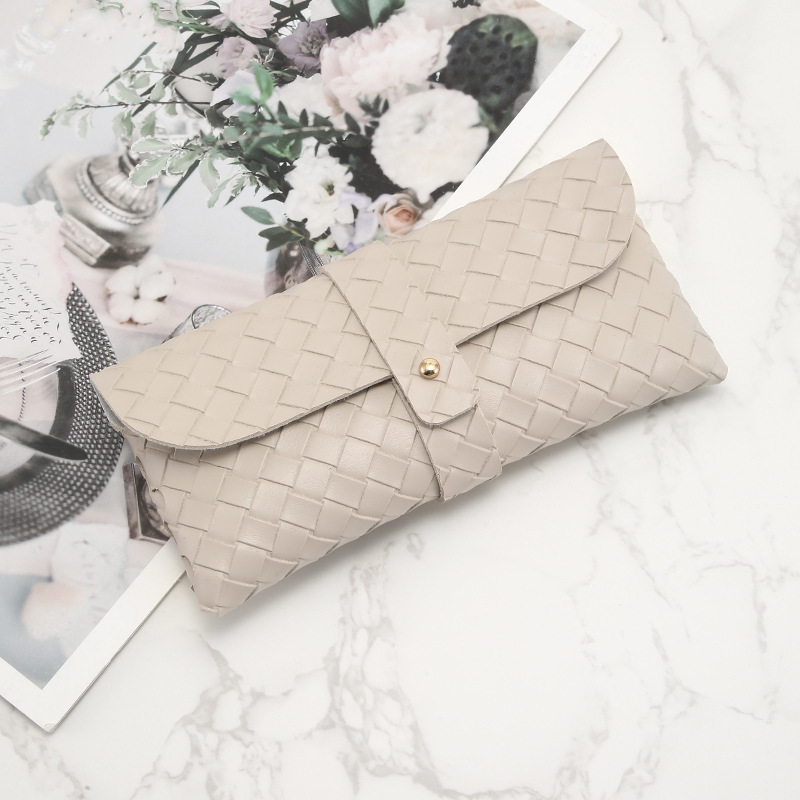 버튼이 있는 살구색