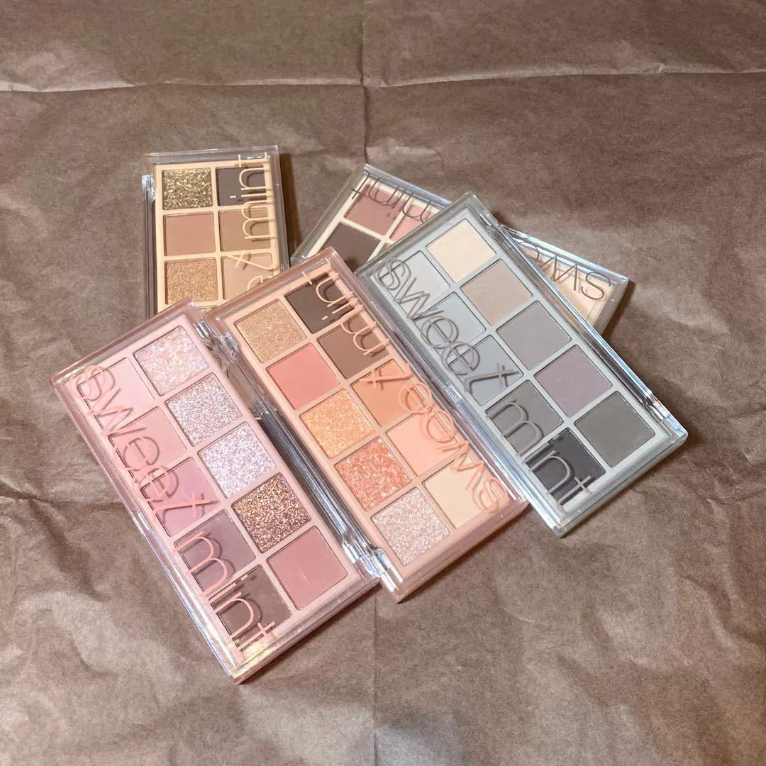 Eyeshadow Palette (sweet mint) 10 Colors — Matte & Shimmer Shades, Compact Travel Size