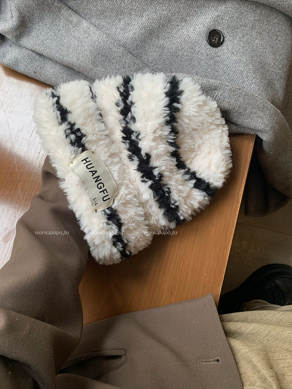 韓国版の白黒のストライプのニットの毛の帽子の子供の冬の百合は顔の小さい保温の耳の帽子の毛糸の帽子を現します。|undefined