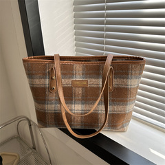 格子大包包女2023秋冬新款潮韓國復古托特包學院風大容量通勤包