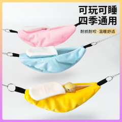 ペットのバナナの綿の巣の小さい寵愛は冬を過ぎて暖かい巣がぶら下がっています。