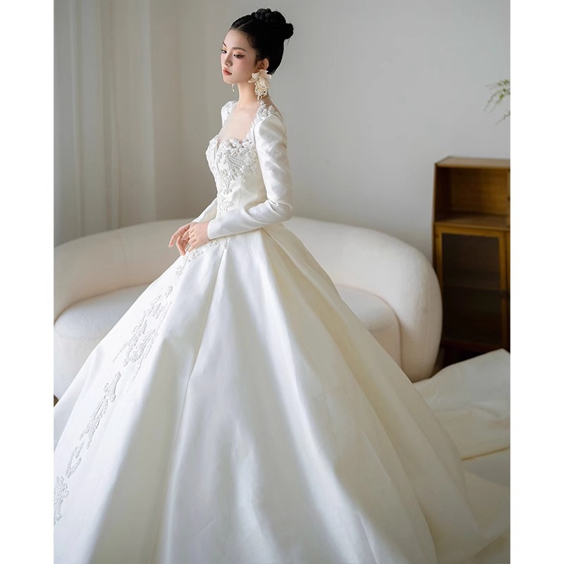 Vêtements pour femmes nouveau style mariée petit voile principal français rétro satin automne et hiver style haut de gamme blanc traînant_voghion.com