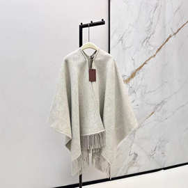深圳南油25秋冬法式优雅披肩围巾滚边流须不规则垂感毛呢斗篷大衣