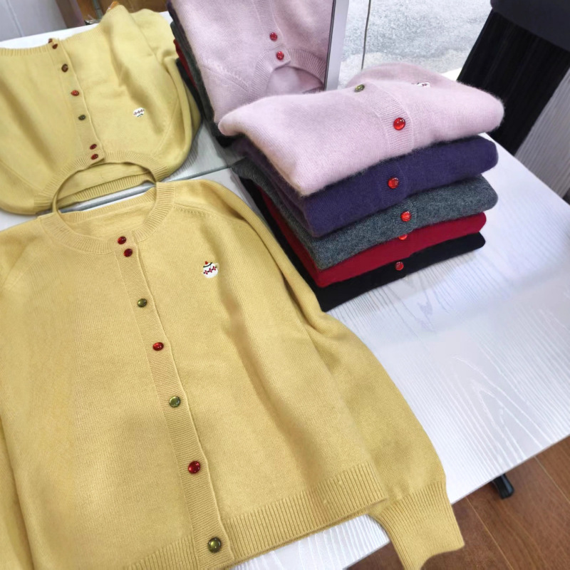 Factory Surplus Women's Cashmere Sweater Special Offer】Spring, Autumn, and Winter Red Embroidered Soft and Cozy Versatile Retro Top Factory Surplus Women's Cashmere Sweater Special Offer】Spring, Autumn, and Winter Red Embroidered Soft and Cozy Versatile Retro Top