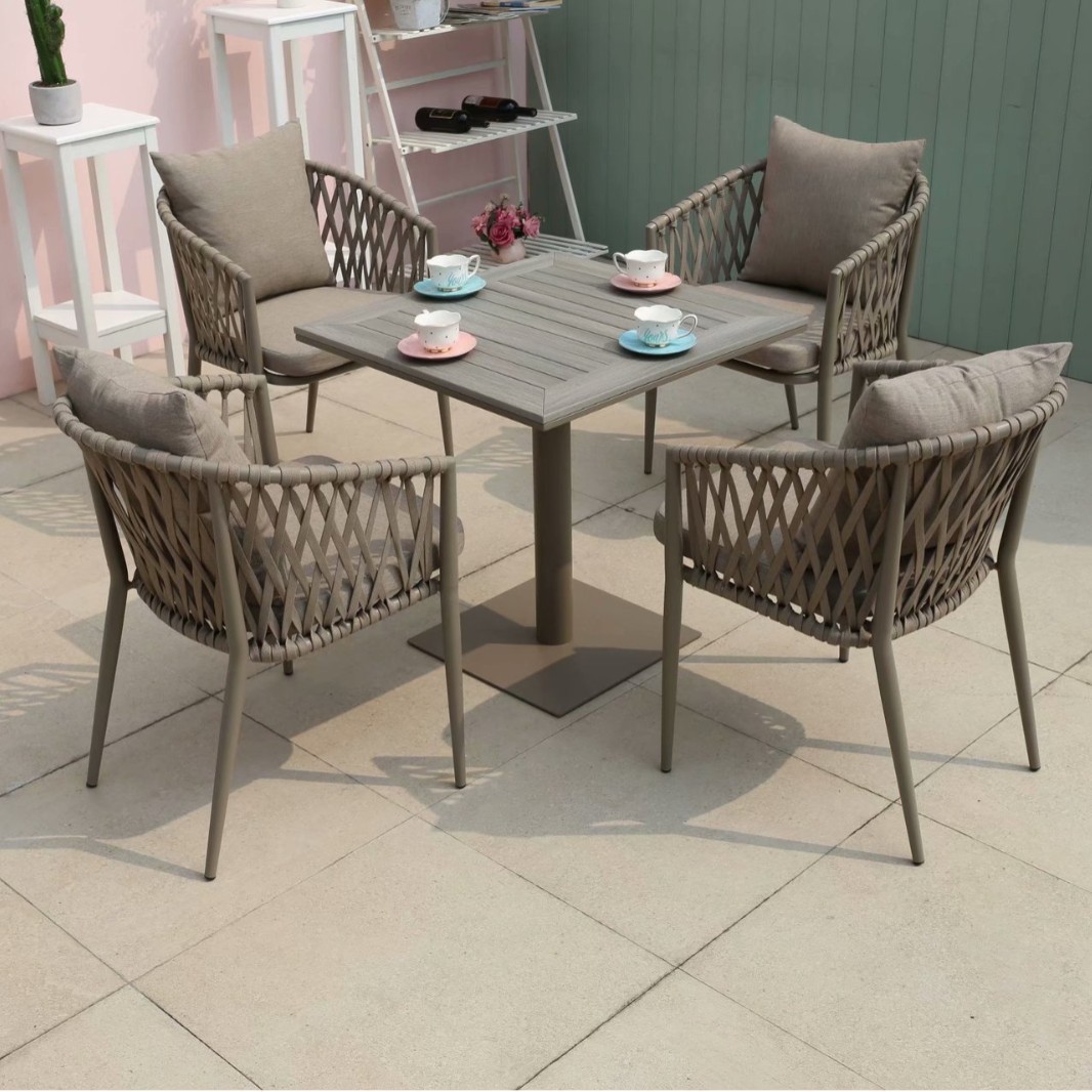 추앙케 카페 70 사각 철판 기둥 플라스틱 나무 테이블 06