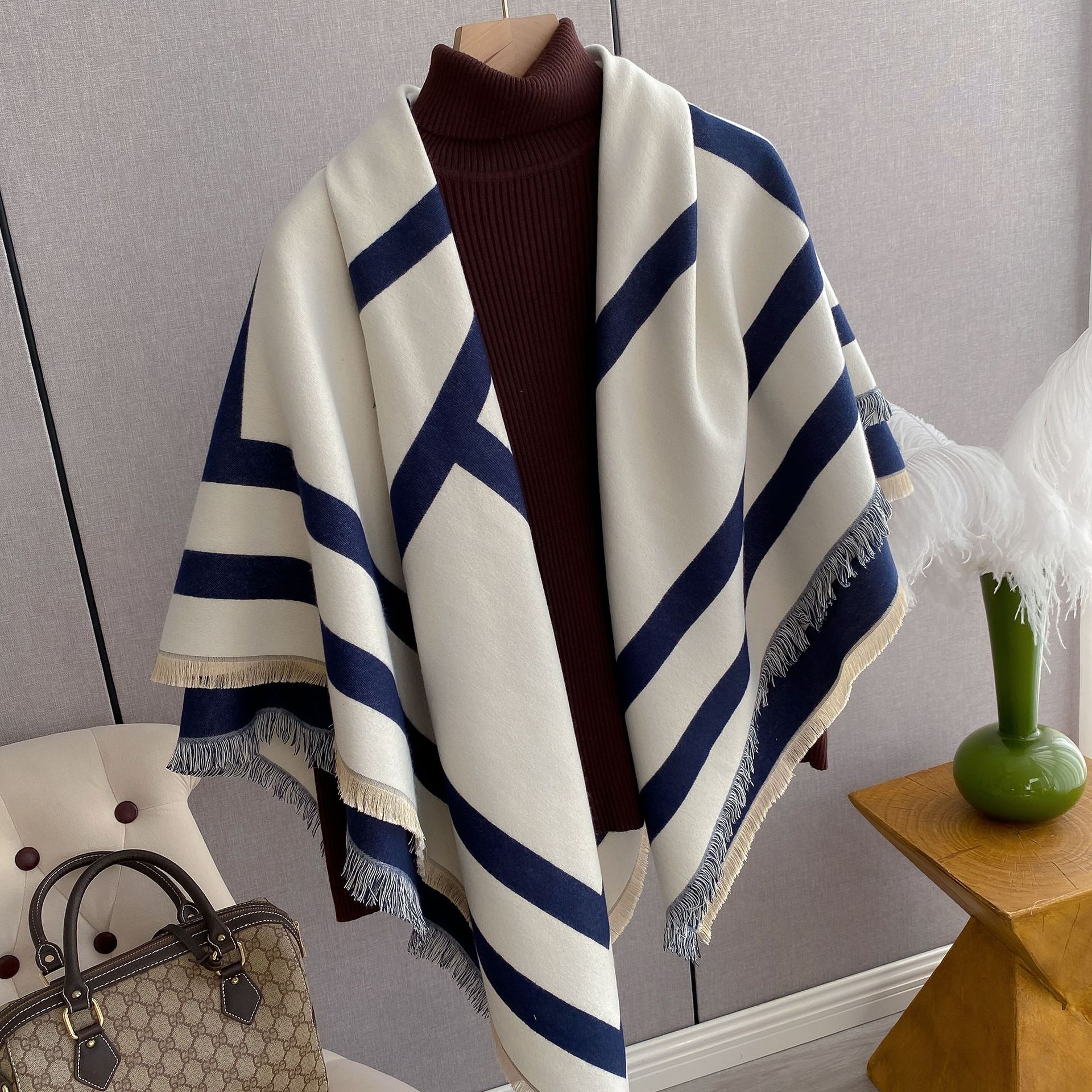 2023 Otoño e Invierno Nueva carta MO bufanda de cachemir de doble cara mantón de la habitación con aire acondicionado ropa exterior de viaje capa engrosada para las mujeres