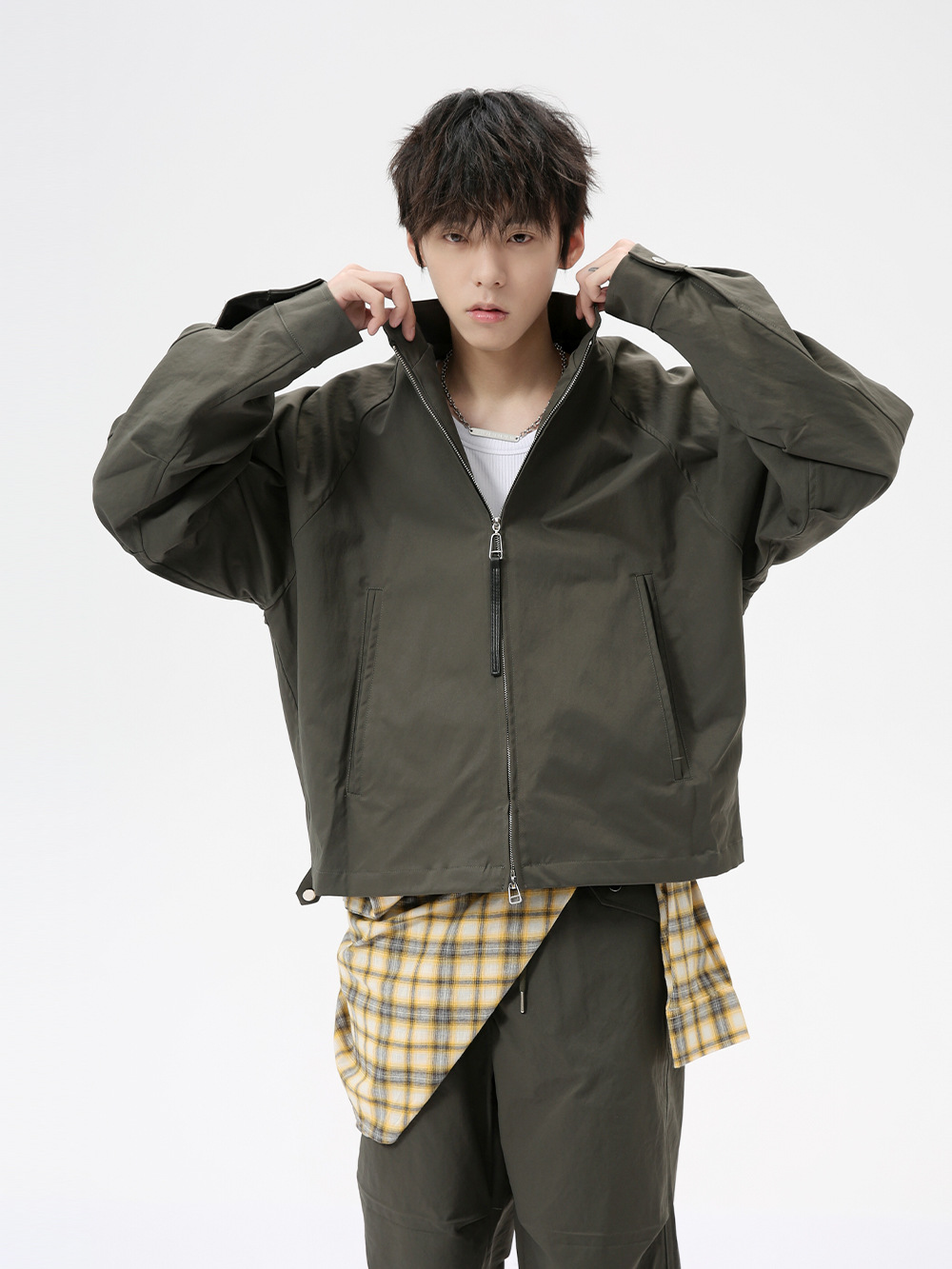 MTLCLOTHES Hombres| 2024 otoño nuevo producto simple herramienta de viaje chaqueta con cremallera pantalones de color sólido conjunto