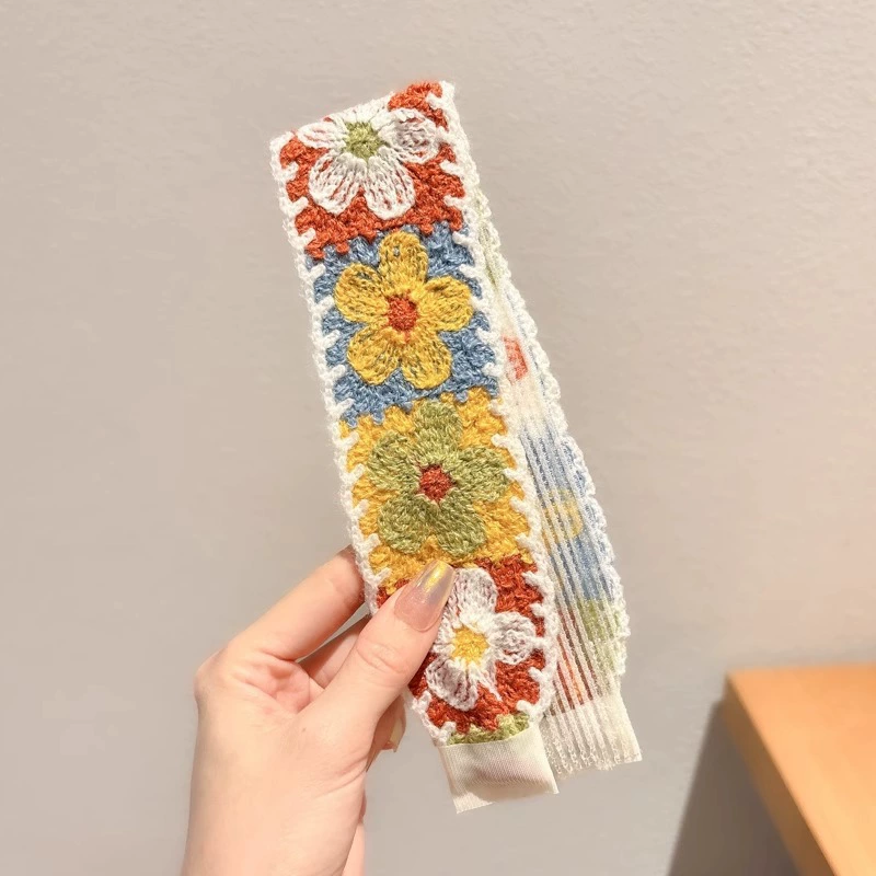 Knitted retro scarf, high-quality vintage style — patterned headband & triangular kerchief