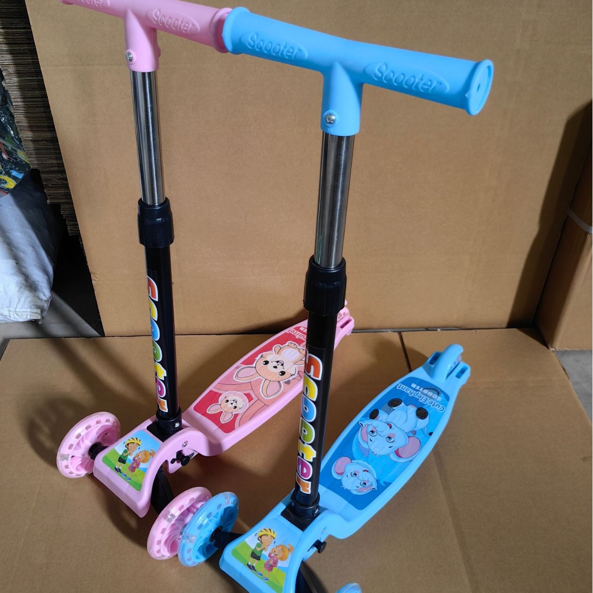 Fabricantes transfronterizos para niños, coche de altura, coche de bebé, scooter, ruedas de scooter de tres ruedas con luz