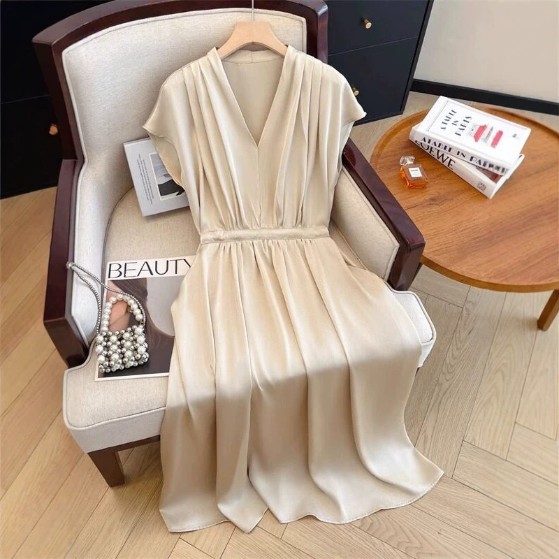 Elegant acetate satin V-neck dress for women, 2026 summer, plus size, waist-cinching, French style, long dress Elegant acetate satin V-neck dress for women, 2026 summer, plus size, waist-cinching, French style, long dress