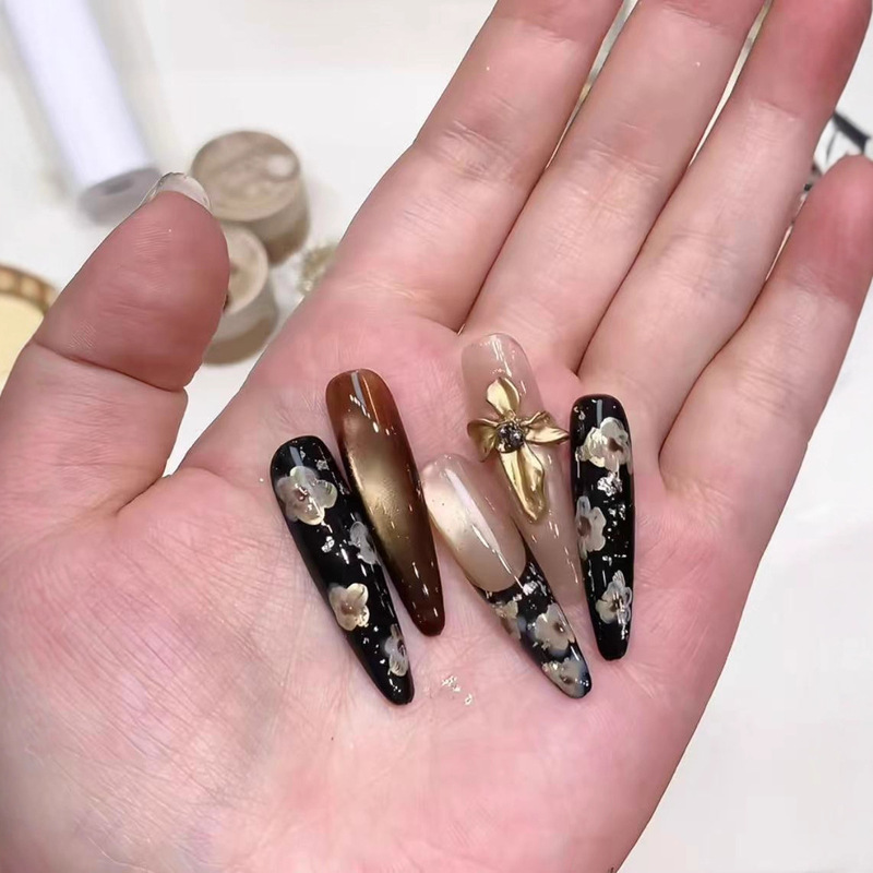 Purely Handmade Wearable Manicure, Popular Baroque Hand-Painted Gilt Retro Art, Smudged Small Flowers, Black Display Manicure