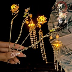 光ることができる古風の蓮の花の提灯のかんざしの小さいアンドロメダの漢服は髪を流します。