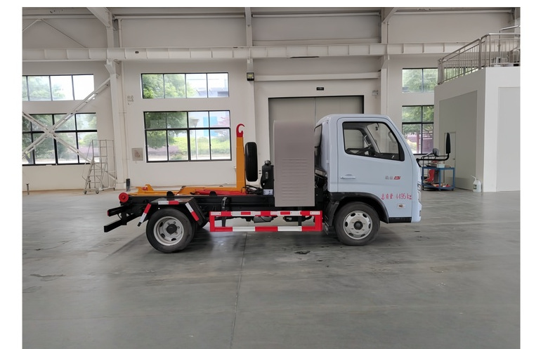 Blue license plate Dongfeng pure electric hook-lift garbage truck, detachable cargo box garbage truck, 2-8 cubic meters box capacity