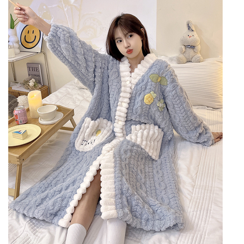 Pajamas for women in winter, coral velvet pajamas for women in winter, pajamas for women in winter, long plush bathrobes for women in winter, and thickened home clothing