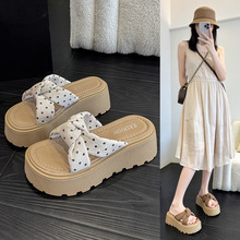 �nʽ�����Y����һ����ЬŮ���⴩2026�¿���С���ӸЛ���Ь���l
