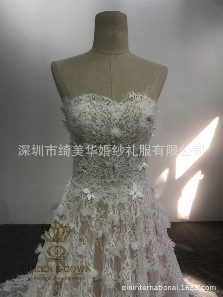 Sophisticated wedding dress for bride