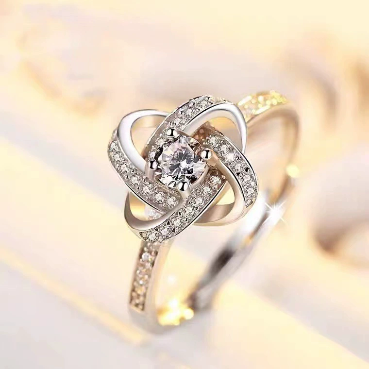 Fashionable one size ring, Japanese and Korean, four-leaf clover, Amazon, on index finger