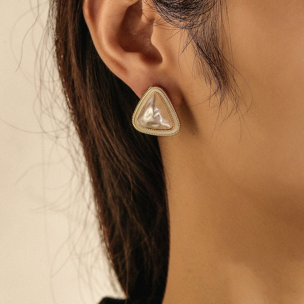 trend triangle pearl