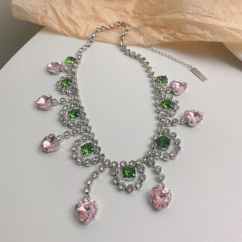 Retro Geometric Heart Shape Copper Inlay Zircon Necklace