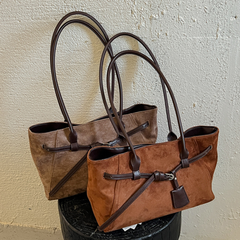 Cross-border suede underarm bag for women, 2026 new trendy Korean retro tote bag, large capacity commuter bag