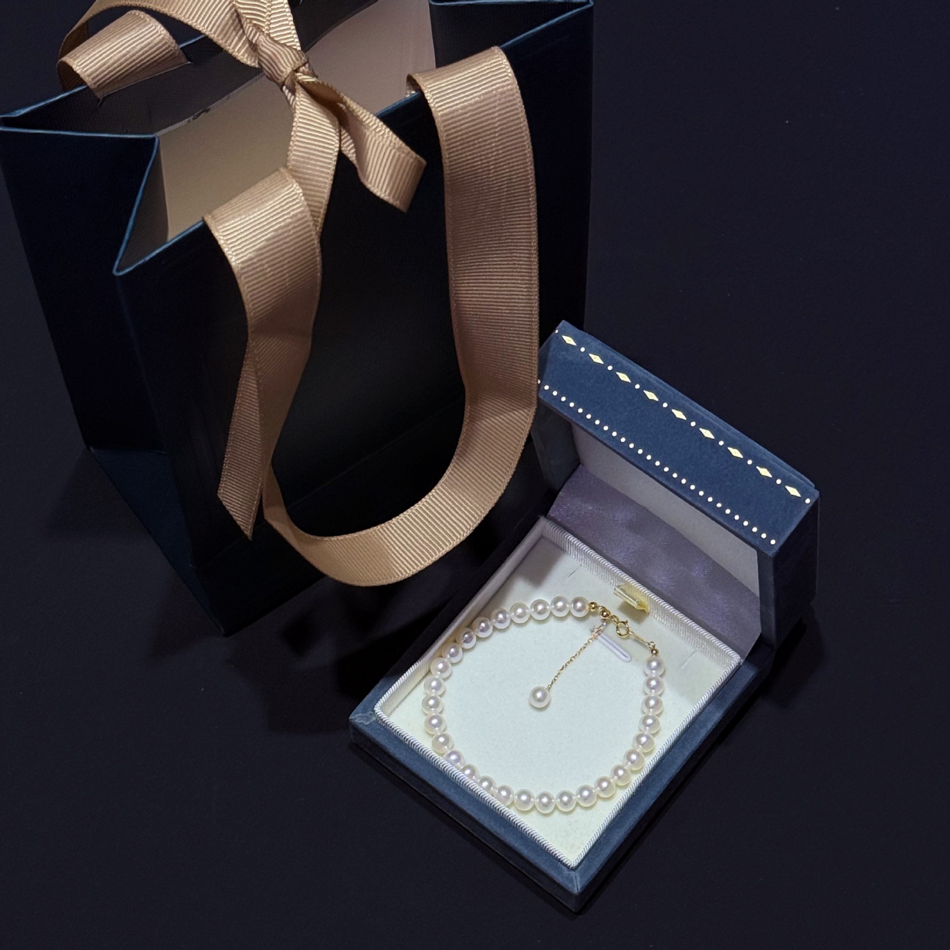 3-4mm (18K 골드) 담수 라운드 진주 팔찌 + 선물 상자 선물 가방