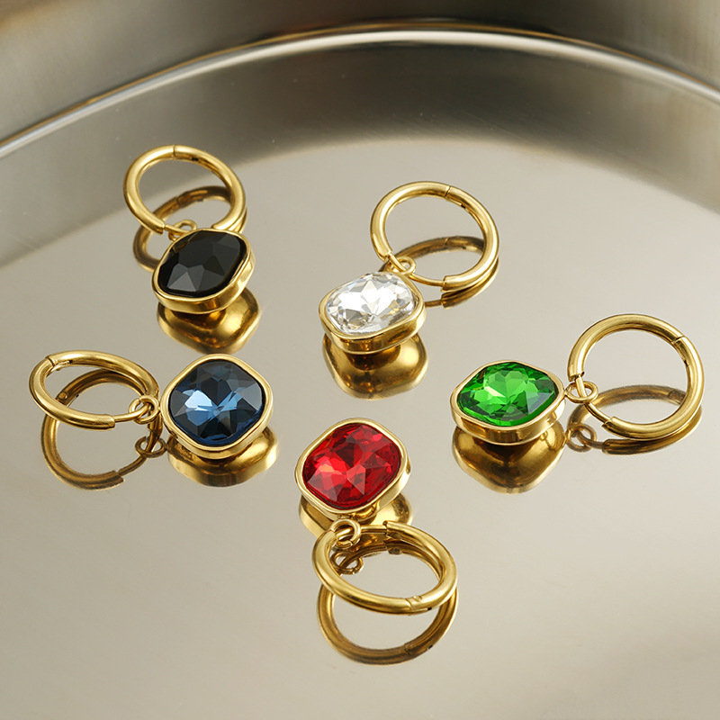 Orecchini a bottone in acciaio inossidabile con zirconi, oro, titanio e diamanti_voghion.com