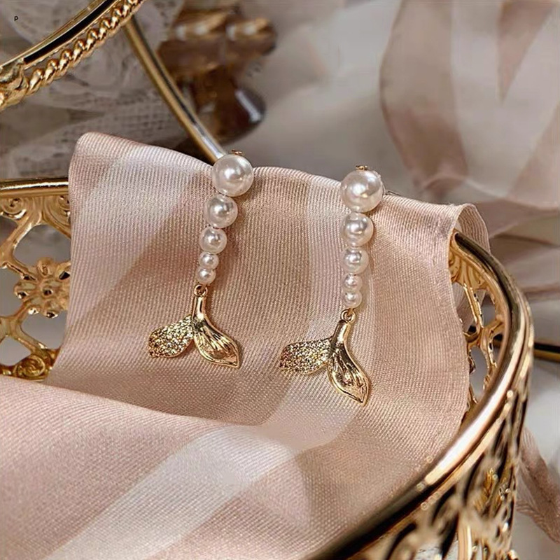 Cubic Zirconia And Pearl Stud Earrings For Everyday Elegance_voghion.com