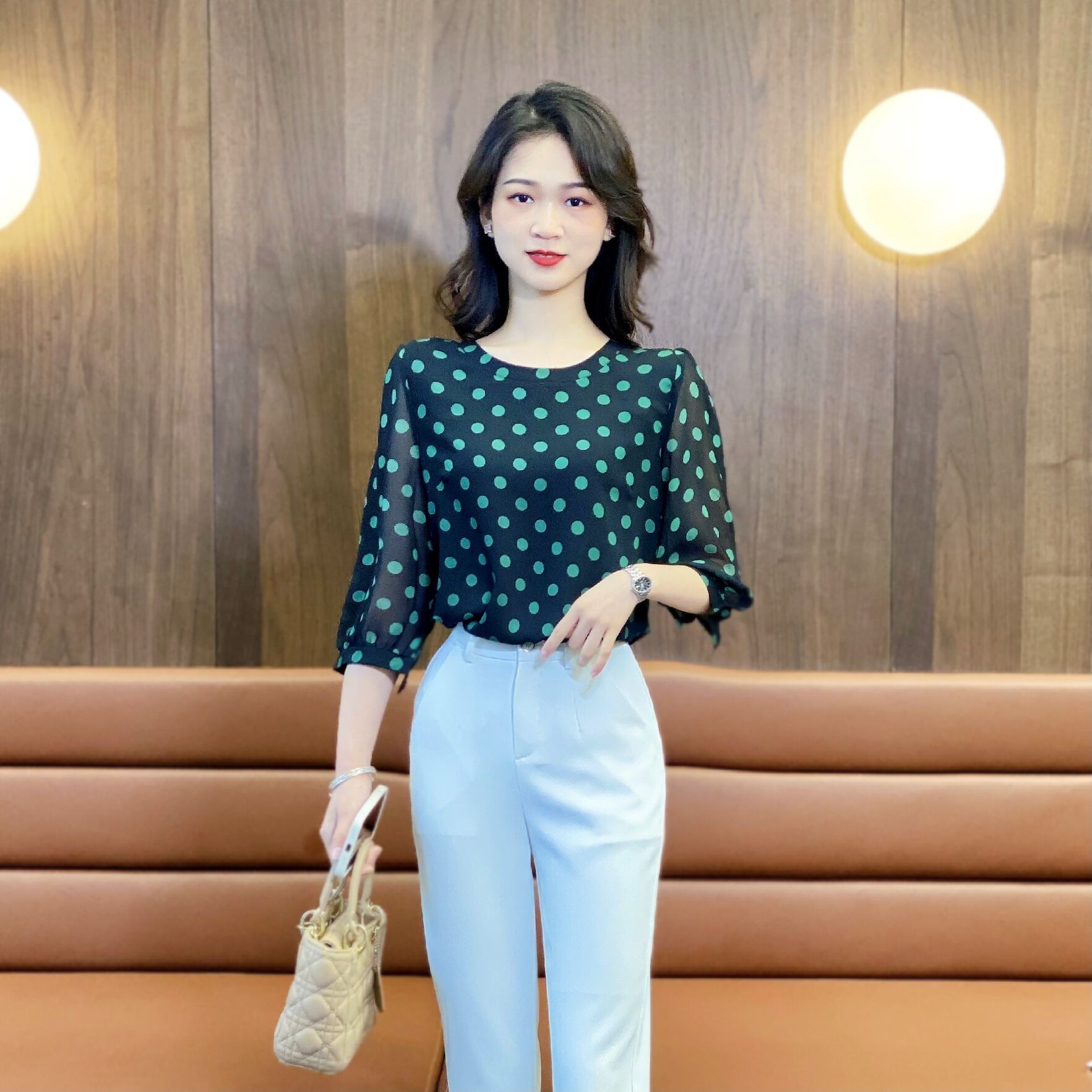 The new summer round-neck polka dot stylish and youthful chic top for women. The new summer design is a loose half-sleeved shirt pic 9