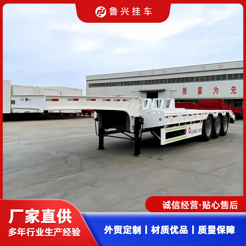 厂家直发低平板半挂车 13米75带爬梯低平板价格 拉挖掘机设备板车