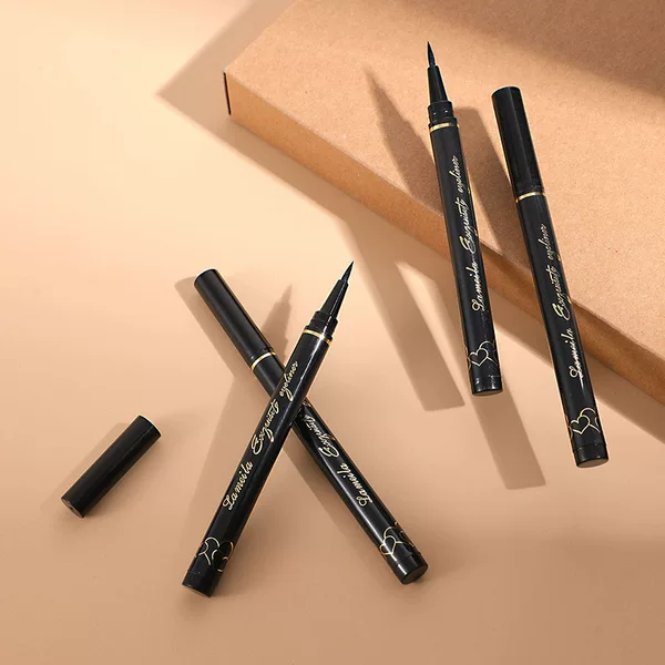 Eyeliner black pseudo plain makeup easy makeup sweat not easy to decolorization not easy to blooming natural eyeliner