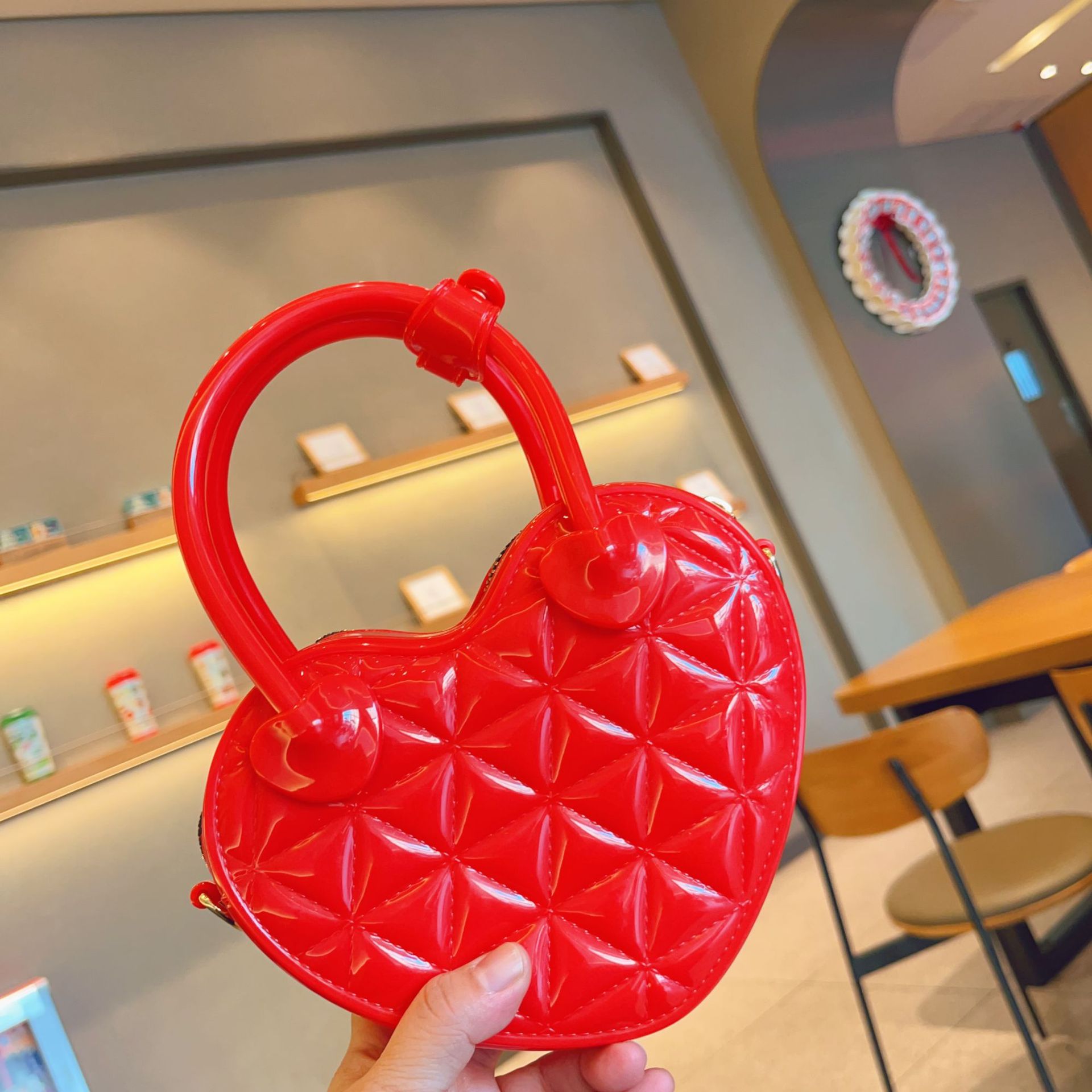 New PVC jelly bag for early spring 2025, heart-shaped hand-held small bag, diamond-shaped single-shoulder crossbody ladies' bag, sweet small bag undefined